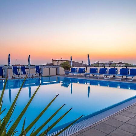 Renzo Hotel Чезенатико Екстериор снимка