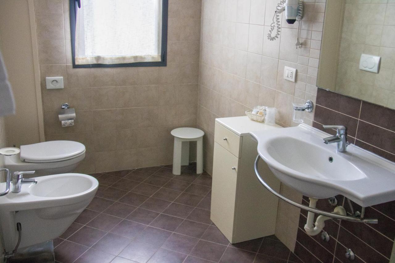 Renzo Hotel Чезенатико Екстериор снимка