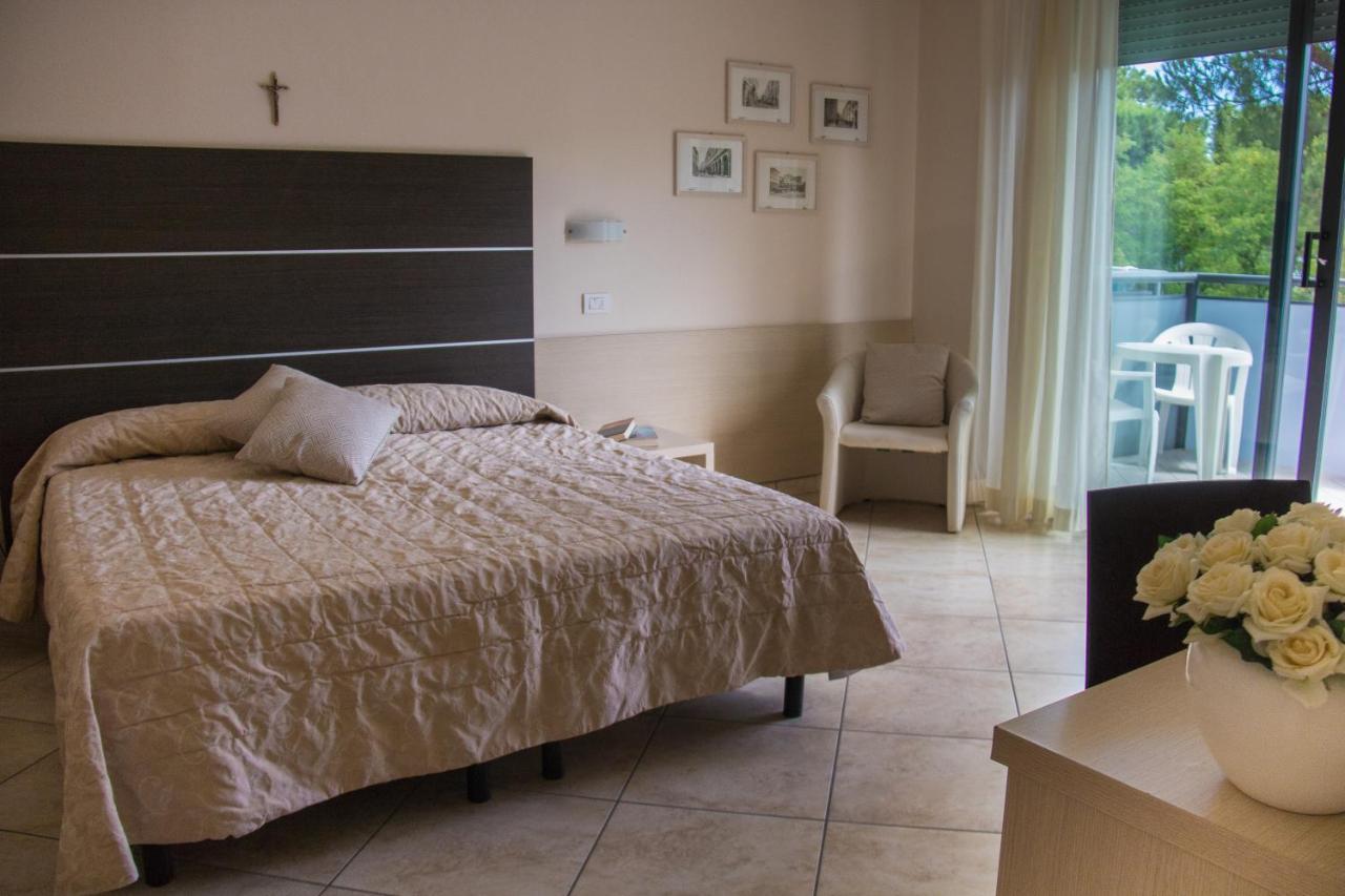 Renzo Hotel Чезенатико Екстериор снимка
