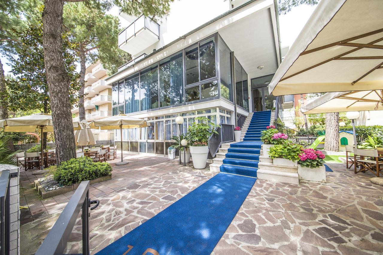 Renzo Hotel Чезенатико Екстериор снимка