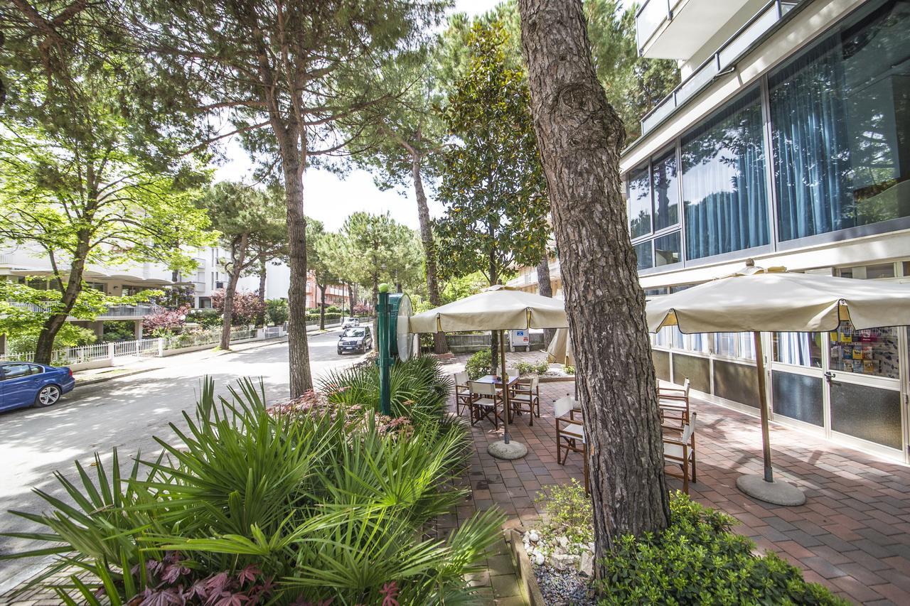 Renzo Hotel Чезенатико Екстериор снимка