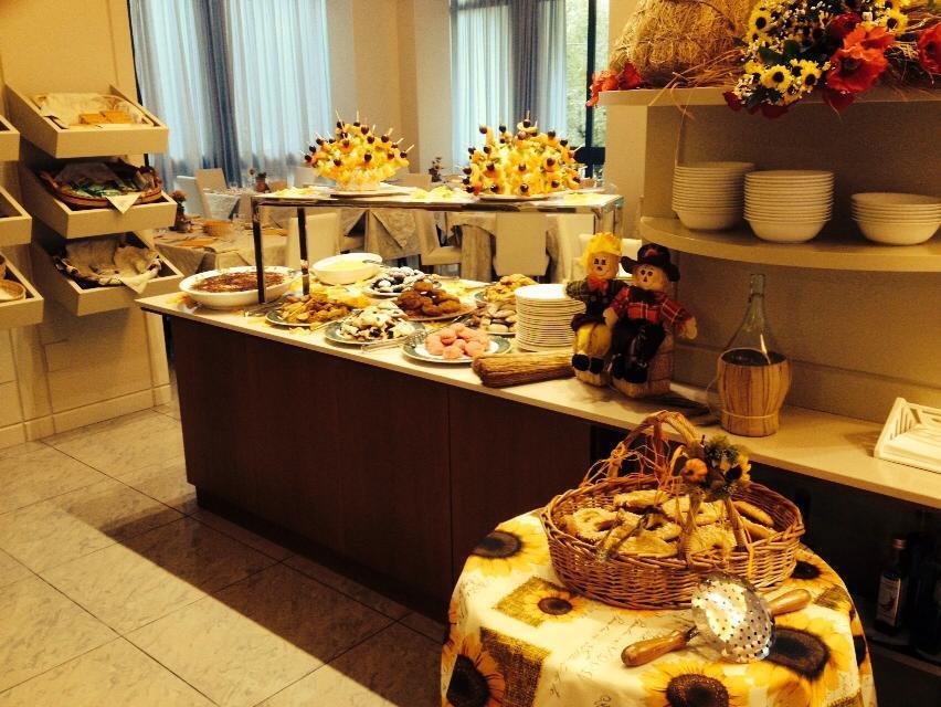 Renzo Hotel Чезенатико Екстериор снимка